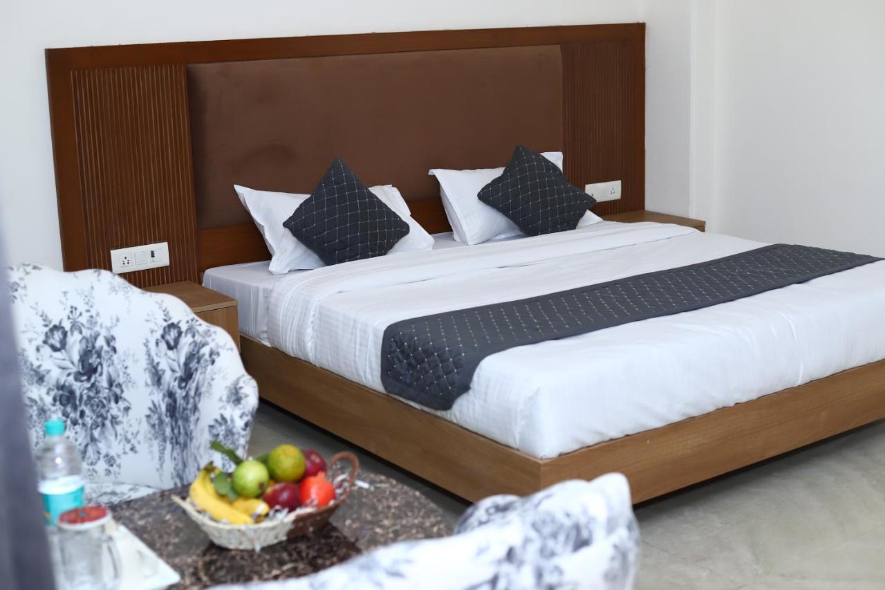 Lyf Corporate Suites - Noida Sector 19 Exterior photo