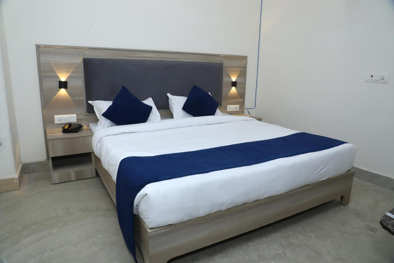 Lyf Corporate Suites - Noida Sector 19 Exterior photo