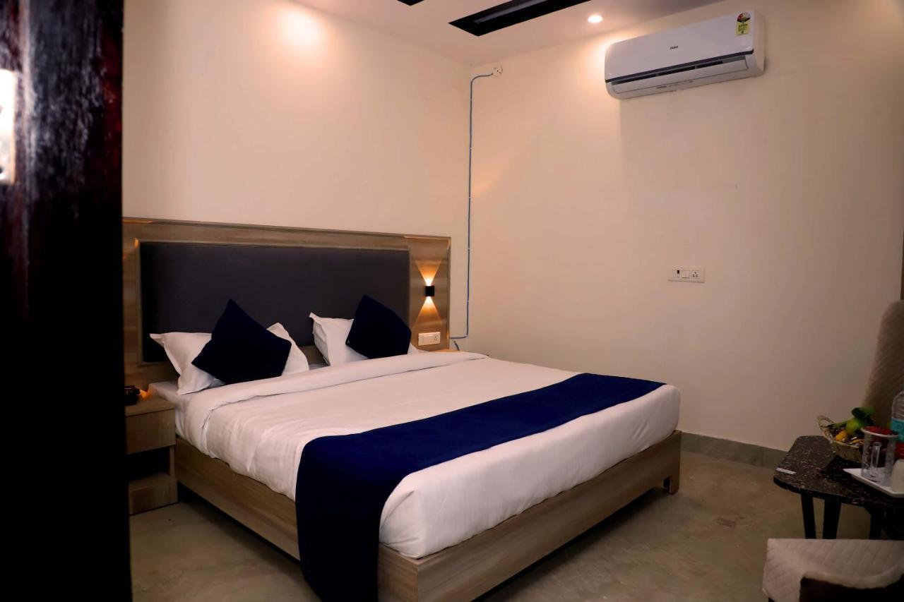 Lyf Corporate Suites - Noida Sector 19 Exterior photo